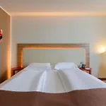 Mercure Airport Messe מלון 4*