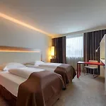מלון Mercure Airport Messe 4*