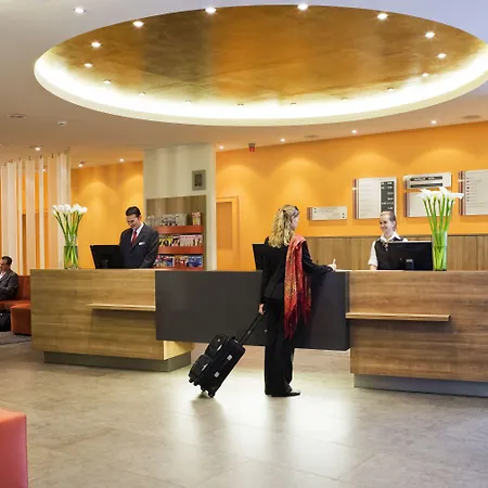 Mercure Airport Messe מלון